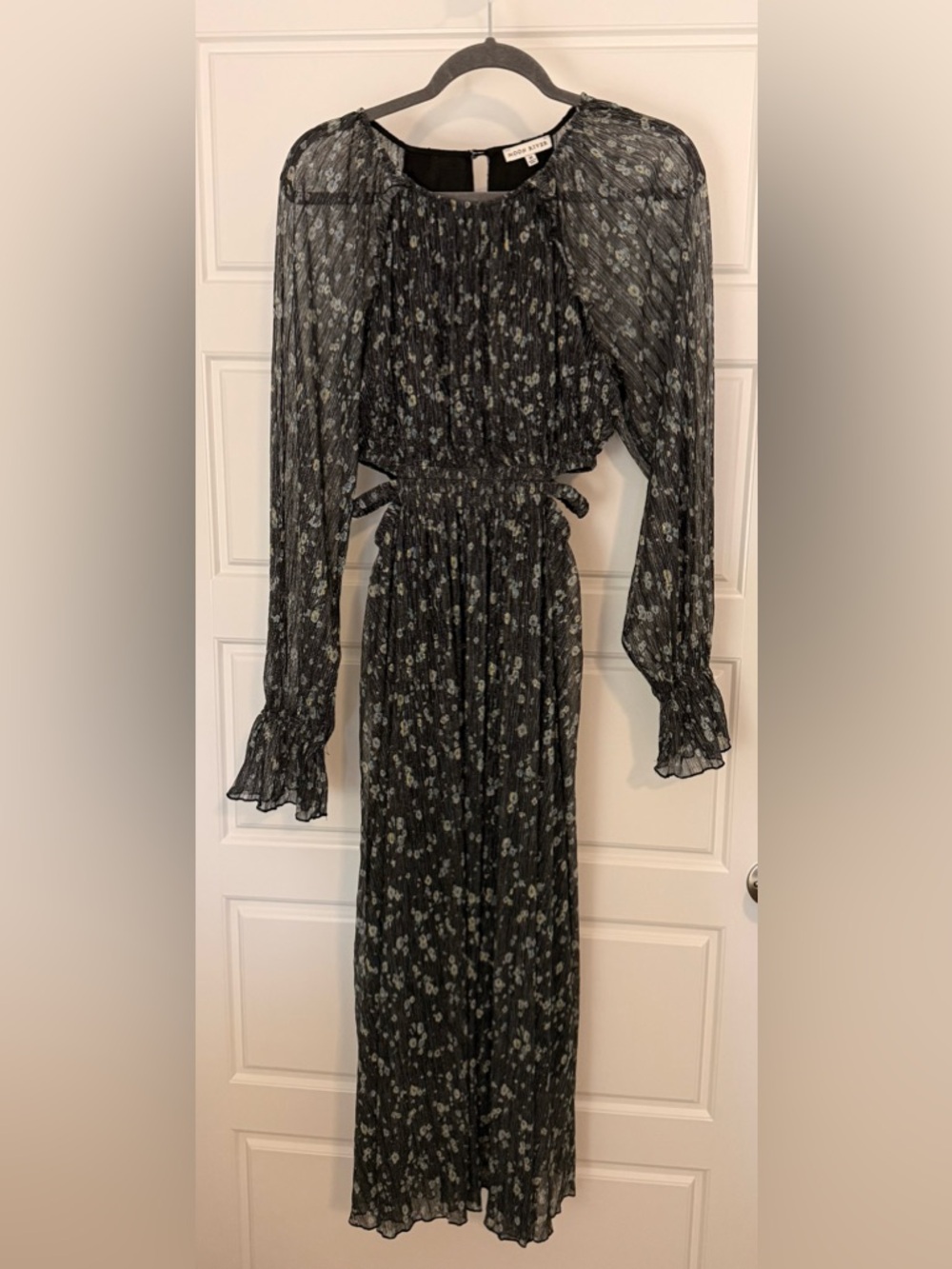 Moon River Black Floral Long-Sleeve Pleated Maxi Dress